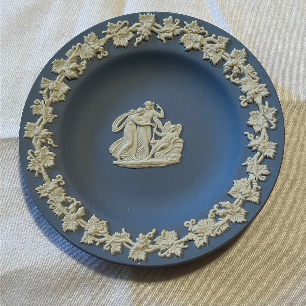 Wedgwood Blue Jasperware trinket dish in classic blue and white unglazed 4.25โ